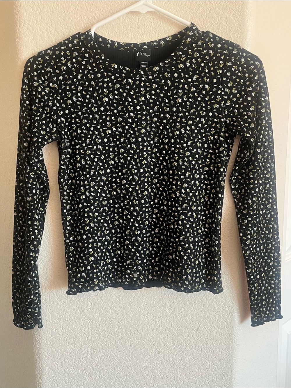 art class Black Long Sleeve Tee with White and Green Floral Print